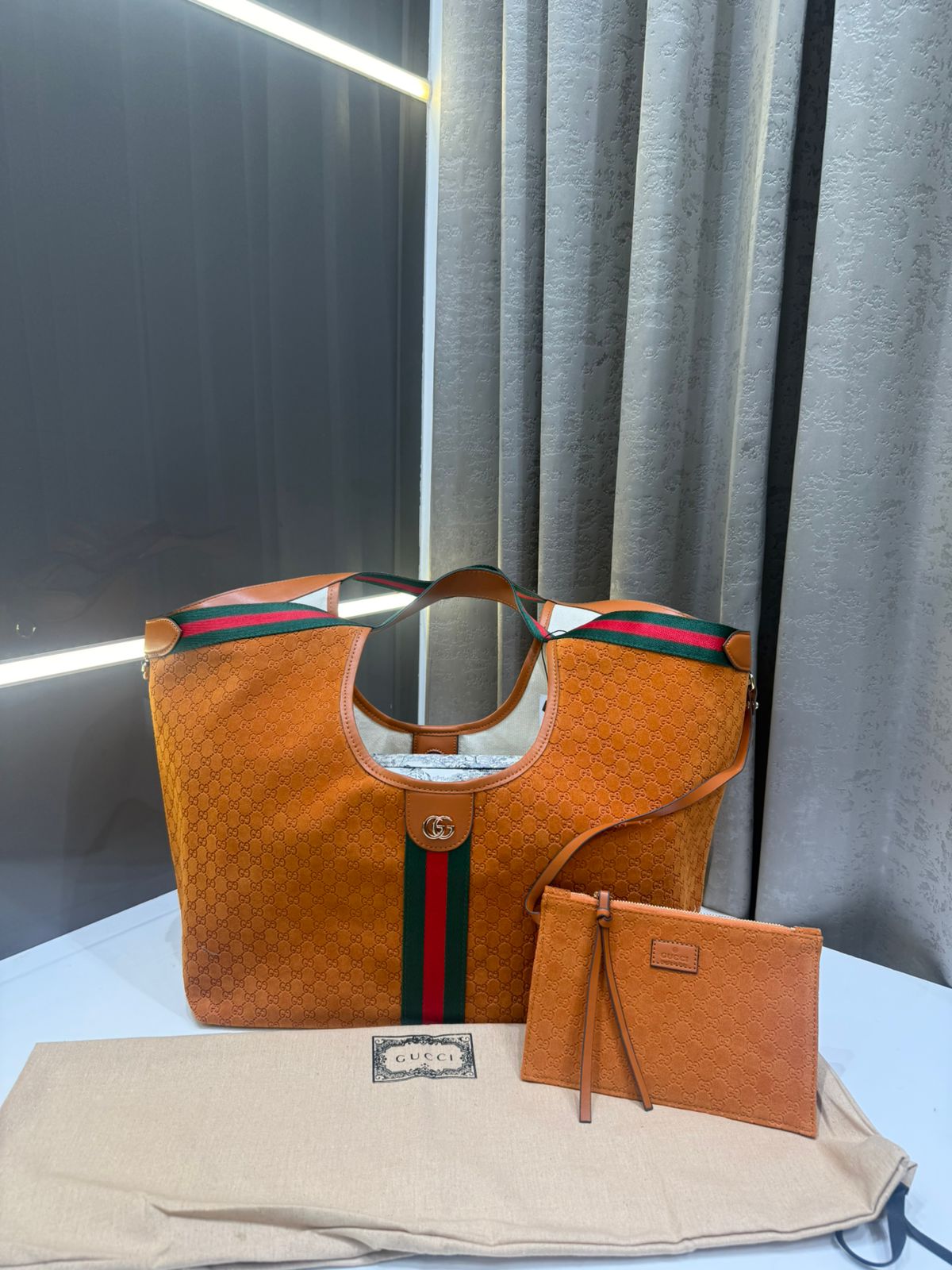 Gucci Giglo Premium Tote Bag With Extra Pouch - Image 2